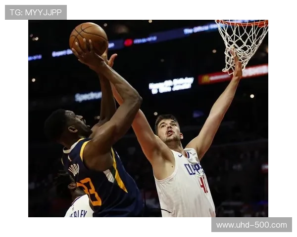 快船与爵士半场战况胶着，客队暂以57-54领先